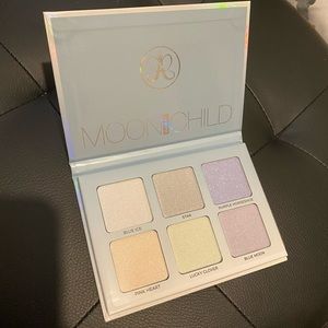 Brand new Anastasia Beverly Hills Moon Child Glow Kit.